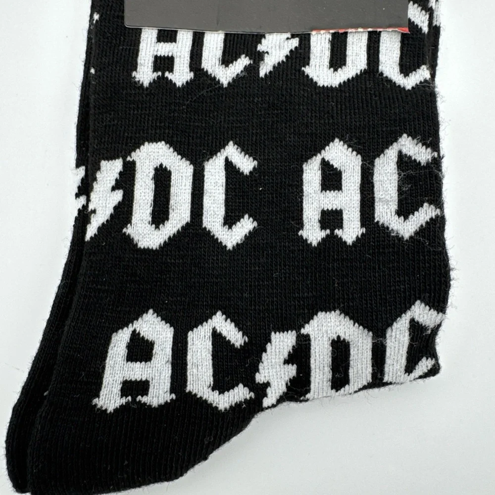 1 Pair Woman's AC/DC Crew Socks One Size NWT‎ Size 6-9.5 Black & White Calf High